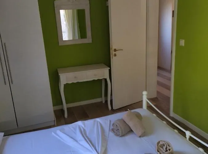 Апартаменты Theonymfi Luxury Doukades