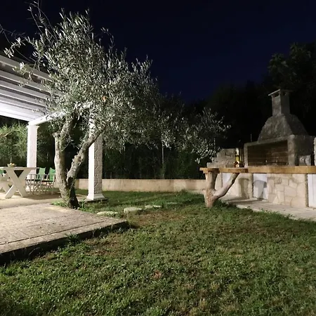 Theonymfi Luxury Apartman Doukádes