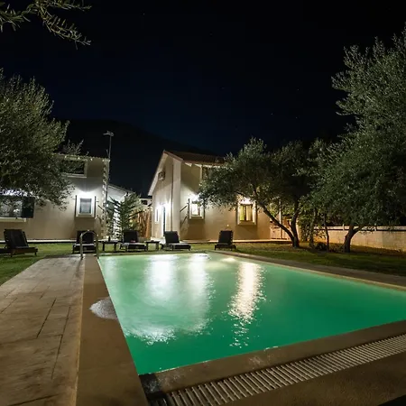 Theonymfi Luxury Apartment Doukades