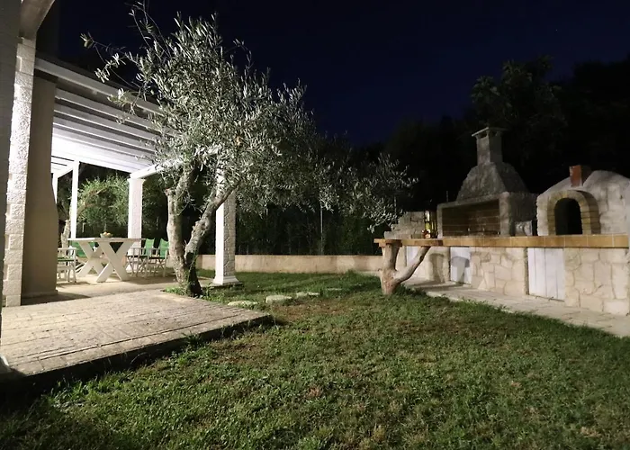 Theonymfi Luxury Appartamento Doukádes